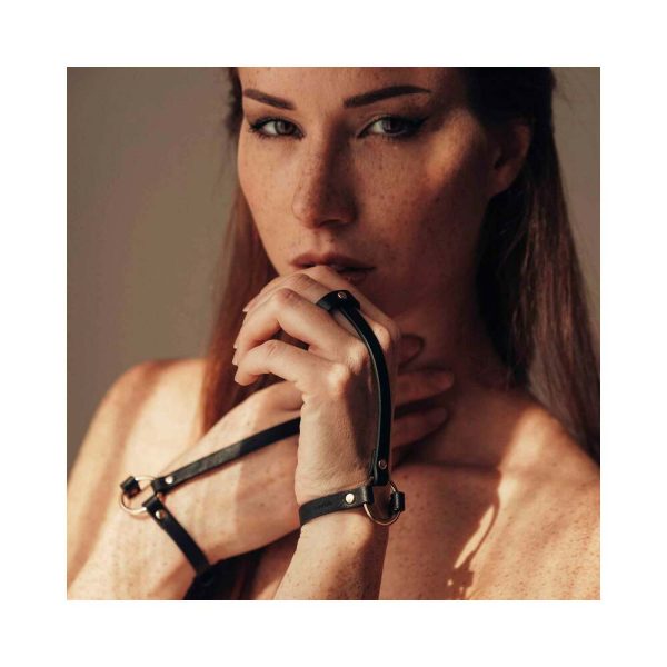 Bijoux Indiscrets Maze Hand Bracelet Harness - Image 9