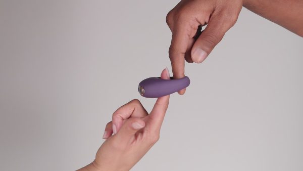 Je Joue Mio Rechargeable Vibrating Silicone Cock Ring Purple - Image 10
